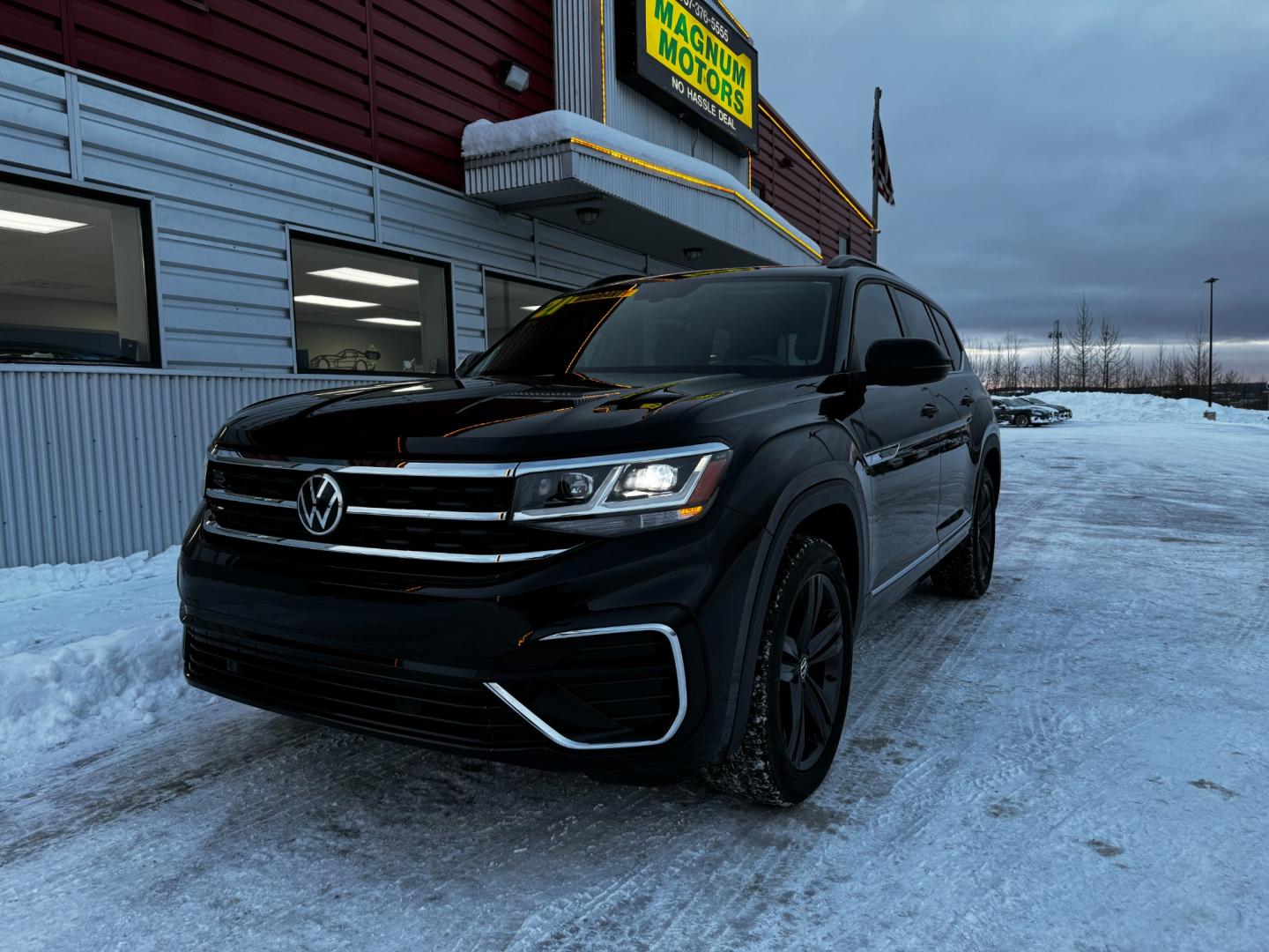 2021 Black /Black Volkswagen Atlas SEL 4-Motion (1V2RR2CA9MC) with an 3.6L V6 Gasoline engine, located at 1960 Industrial Drive, Wasilla, 99654, (907) 274-2277, 61.573475, -149.400146 - Photo#0